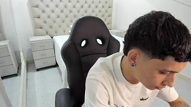 JhoanLeandro online show from November 7, 5:22 am