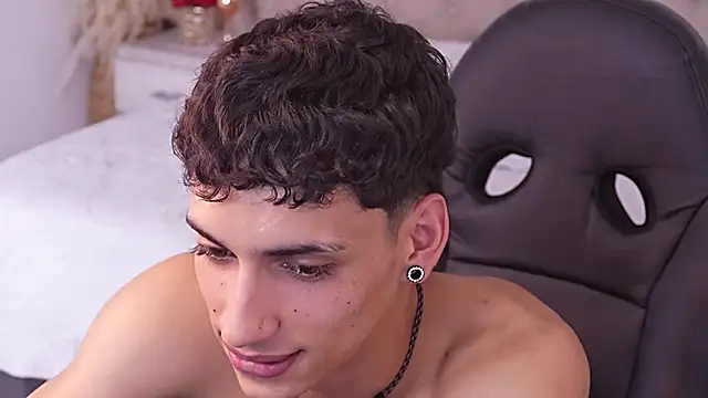 JhoanLeandro online show from March 21, 8:41 am