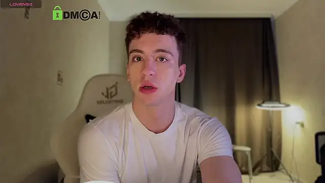 Snapshot of VincentSmith02 chatting on October 16, 12:46 pm VincentSmith02 online show from October 16, 12:46 pm