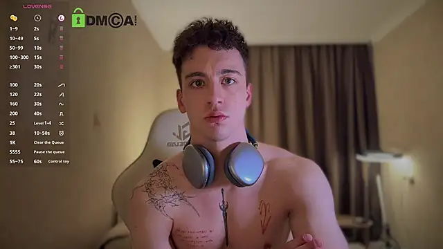 Snapshot of VincentSmith02 chatting on October 13, 11:38 am VincentSmith02 online show from October 13, 11:38 am