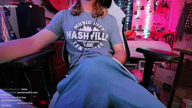 AaronSkeetman online show from June 14, 11:01 am