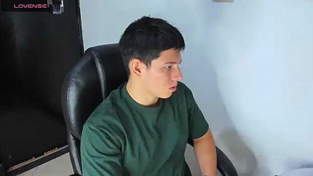 JamesCr  online show from March 23, 4:49 am