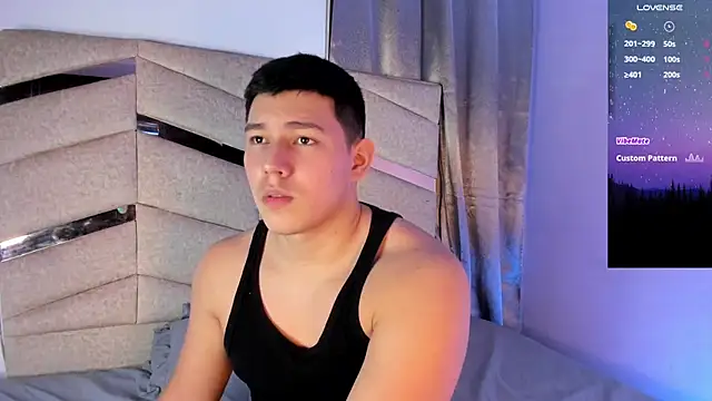 JamesCr  online show from January 13, 3:11 am