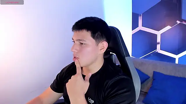 JamesCr  online show from March 25, 3:32 am