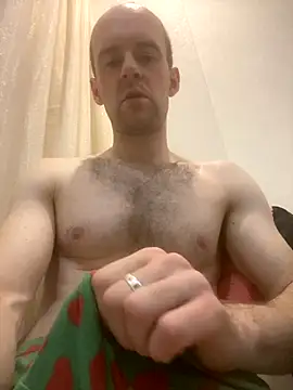 LynnAhNight online show from November 6, 3:31 am