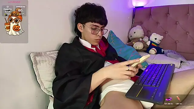 PepperTwink online show from October 31, 6:00 pm