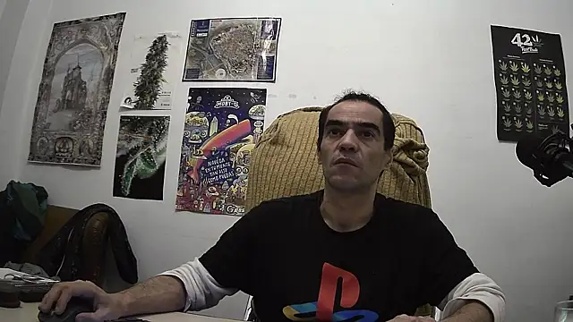 ReyDeBotones online show from April 18, 7:58 pm