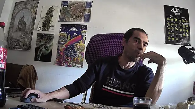 ReyDeBotones online show from April 16, 3:01 pm