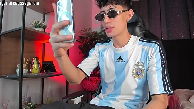 NovaaWheler online show from March 30, 8:43 pm