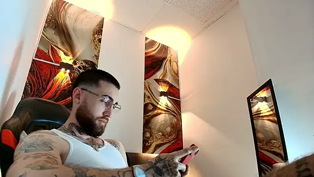 Luke davis01 online show from April 6, 1:01 pm