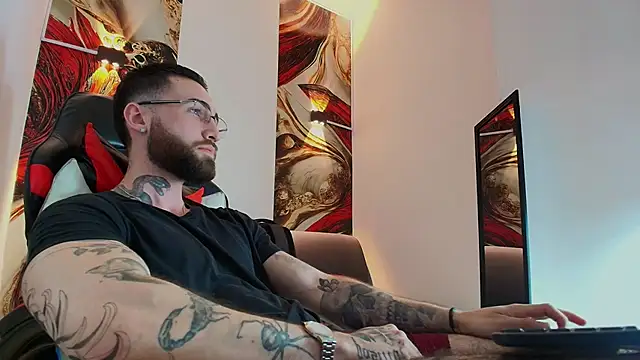 Luke davis01 online show from November 15, 1:35 pm