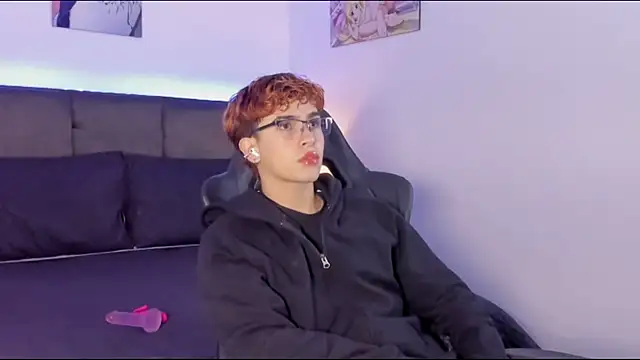 Aiiden 15 online show from September 29, 12:03 pm