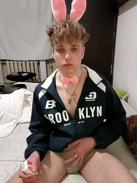 And25bn online show from April 4, 9:56 pm