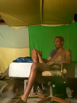 BrownSkinGuy420 online show from November 10, 1:10 am