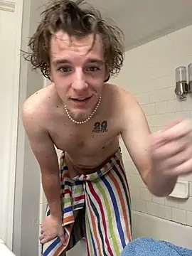 theycallmes3x online show from February 11, 3:40 pm