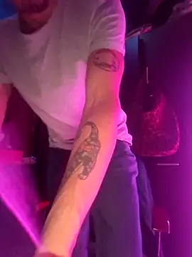 Chris MaVe  online show from January 8, 5:12 am