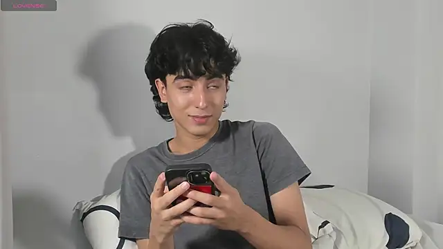 Snapshot of salvatore_montt chatting on February 11, 1:41 am salvatore montt online show from February 11, 1:41 am