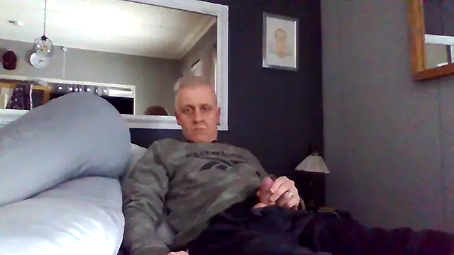 Snapshot of Teemu chatting on March 18, 3:44 pm Teemu online show from March 18, 3:44 pm