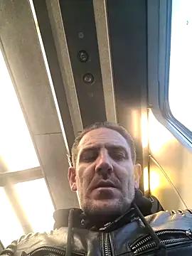 larcoeur online show from April 18, 5:42 am