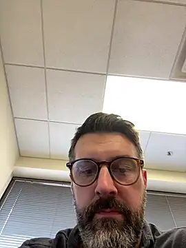 plaintreebull online show from March 11, 6:15 pm