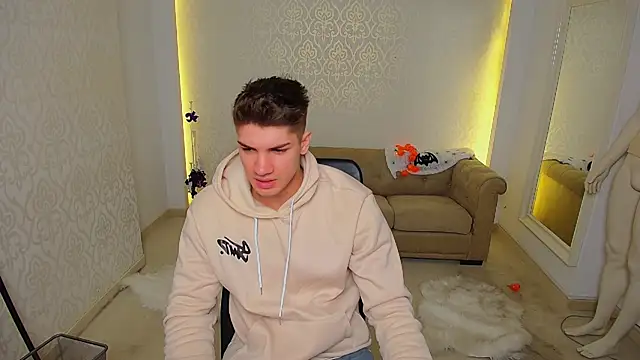 MaxKaiden online show from November 3, 6:06 am