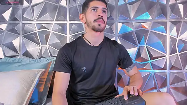 AlejandroStormm online show from March 3, 10:38 pm