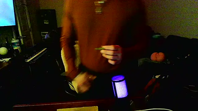 JCstrings online show from February 23, 8:33 am