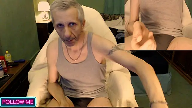 Snapshot of maxdaddy690 chatting on December 5, 11:51 pm maxdaddy690 online show from December 5, 11:51 pm