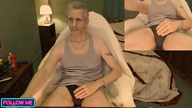 Snapshot of maxdaddy690 chatting on December 2, 9:04 pm maxdaddy690 online show from December 2, 9:04 pm