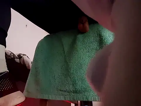 Snapshot of beelzeboobek chatting on October 5, 8:29 am beelzeboobek online show from October 5, 8:29 am