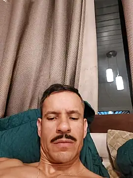 juniortche1313 online show from December 3, 2:39 am