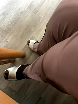 feet2346 online show from October 20, 1:48 pm