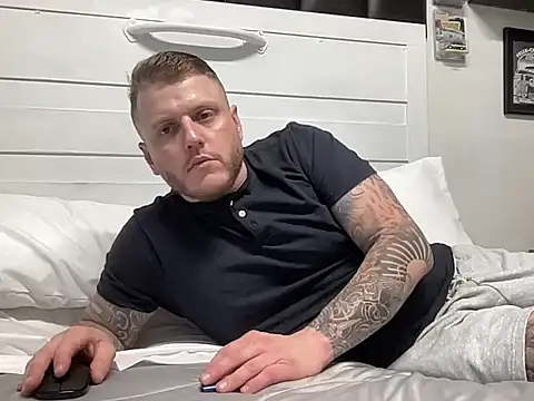 Thegreatwhitepipe online show from September 25, 1:37 am