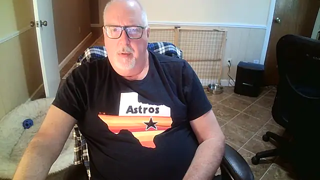 Snapshot of superbearboss chatting on October 23, 3:26 pm superbearboss online show from October 23, 3:26 pm