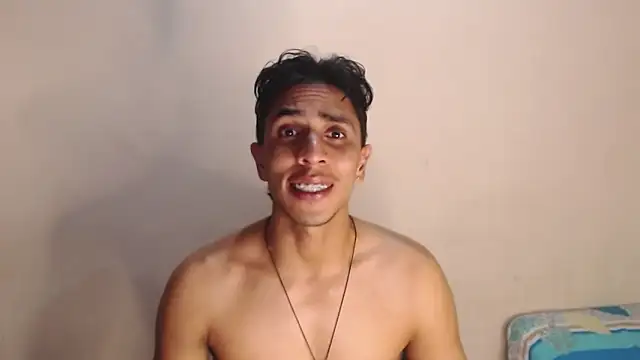 Snapshot of Monkey_uchiha777 chatting on September 30, 12:39 am Monkey uchiha777 online show from September 30, 12:39 am