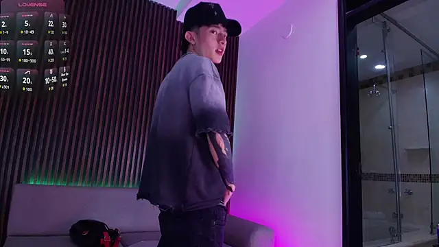 troy rouge online show from November 15, 7:38 pm