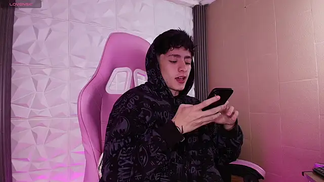 troy rouge online show from January 12, 11:25 am