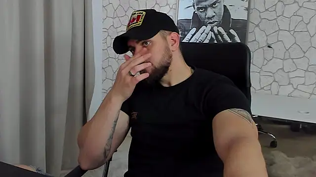 Snapshot of MatiasDean chatting on October 24, 10:39 am MatiasDean online show from October 24, 10:39 am