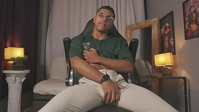 Colstorw  online show from April 18, 10:05 am