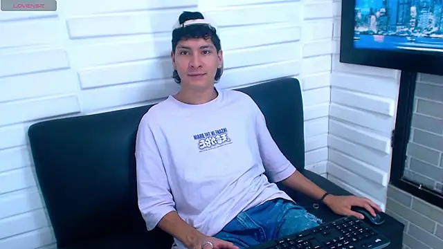 Jhojan twink online show from November 15, 6:21 pm