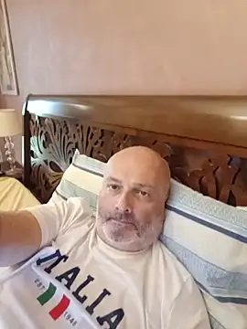 Alexis Bull online show from July 1, 2:40 pm