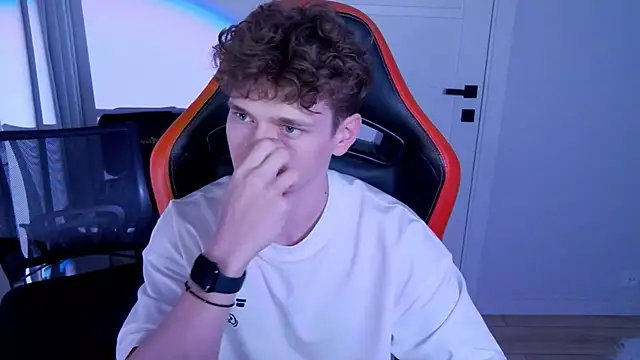 DanyDavis online show from March 26, 8:13 pm