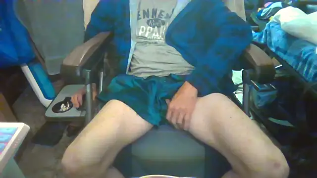 Lovyourpuss online show from April 20, 9:28 pm