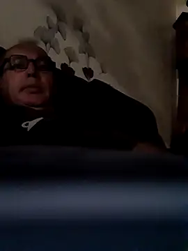 Snapshot of Vince072 chatting on September 22, 3:50 am Vince072 online show from September 22, 3:50 am