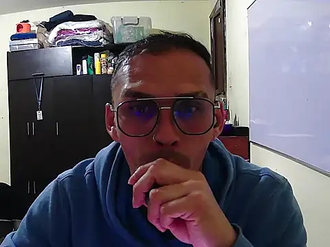 DOBLEWYOSK69G online show from September 18, 3:52 am