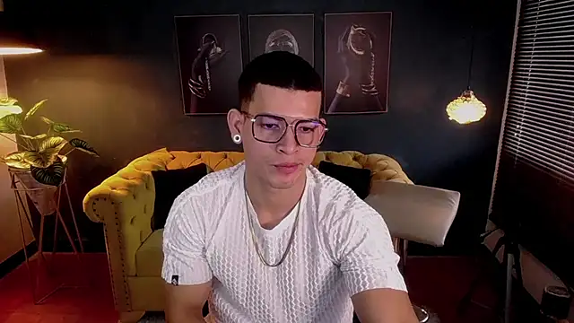 Snapshot of ethan_rodgers chatting on October 23, 7:39 pm ethan rodgers online show from October 23, 7:39 pm