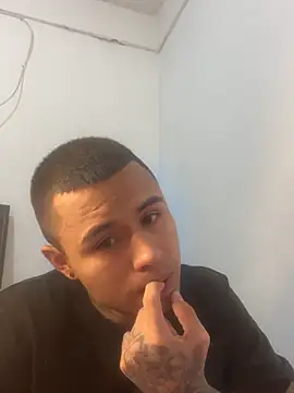  Logan Colton  online show from April 3, 5:10 pm