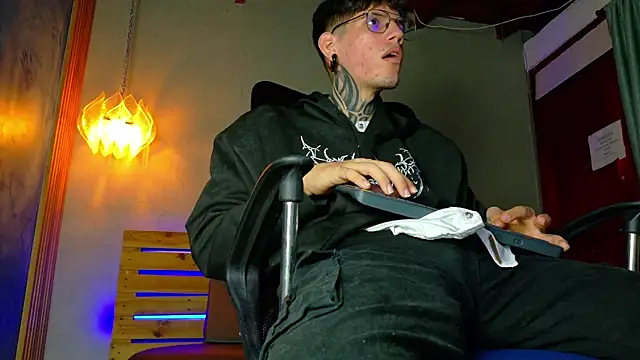 david huge online show from April 11, 3:13 am