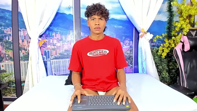 MilthonDelis online show from December 14, 3:02 am