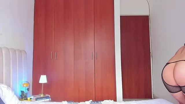 Snapshot of Dark_beauty2 chatting on October 3, 6:13 pm Dark beauty2 online show from October 3, 6:13 pm